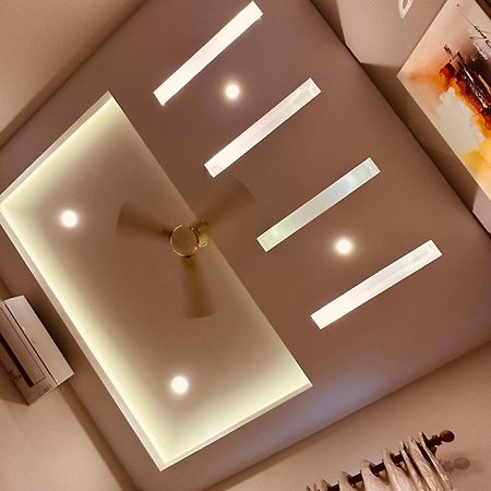 Hotel Metro Residency Kochi Esterno foto