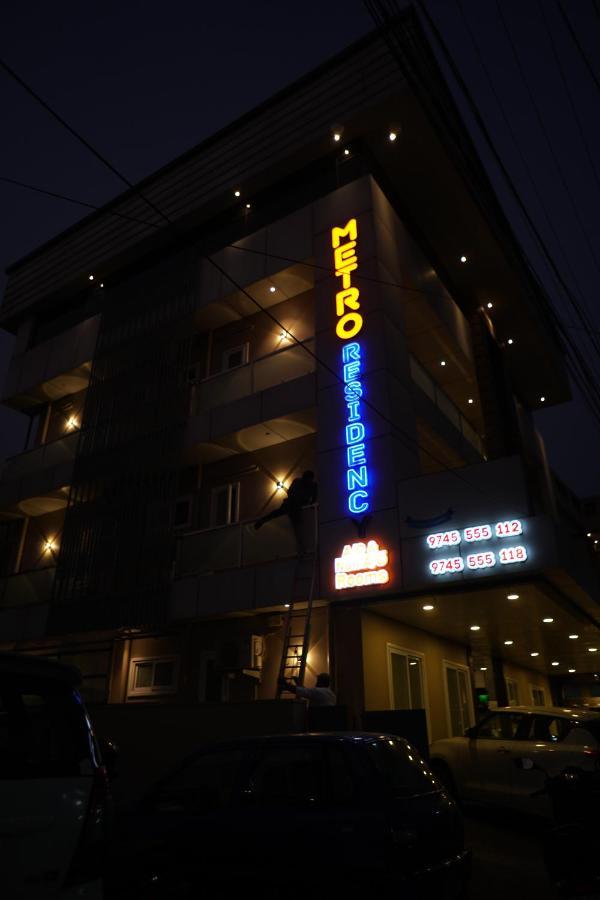Hotel Metro Residency Kochi Esterno foto
