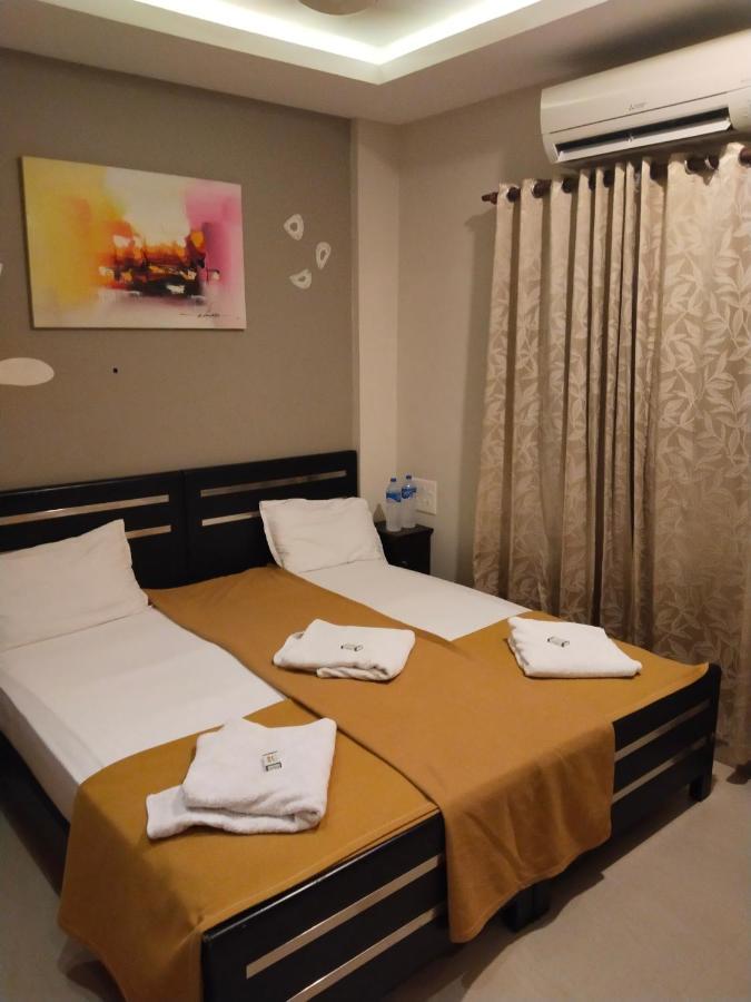 Hotel Metro Residency Kochi Esterno foto