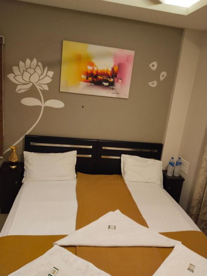 Hotel Metro Residency Kochi Esterno foto