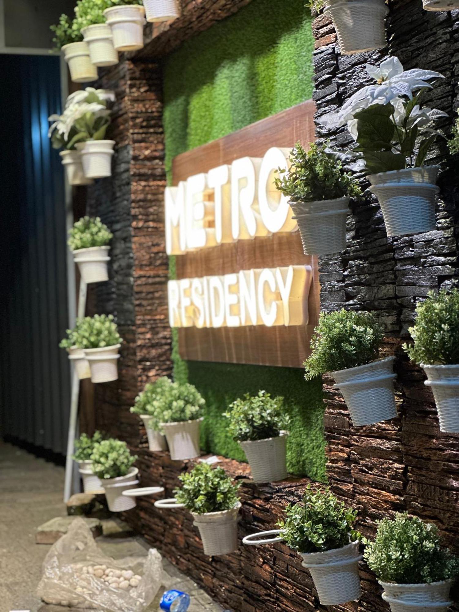 Hotel Metro Residency Kochi Esterno foto