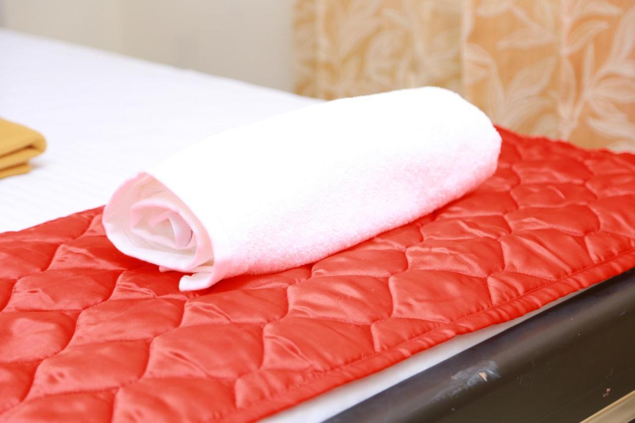 Hotel Metro Residency Kochi Esterno foto