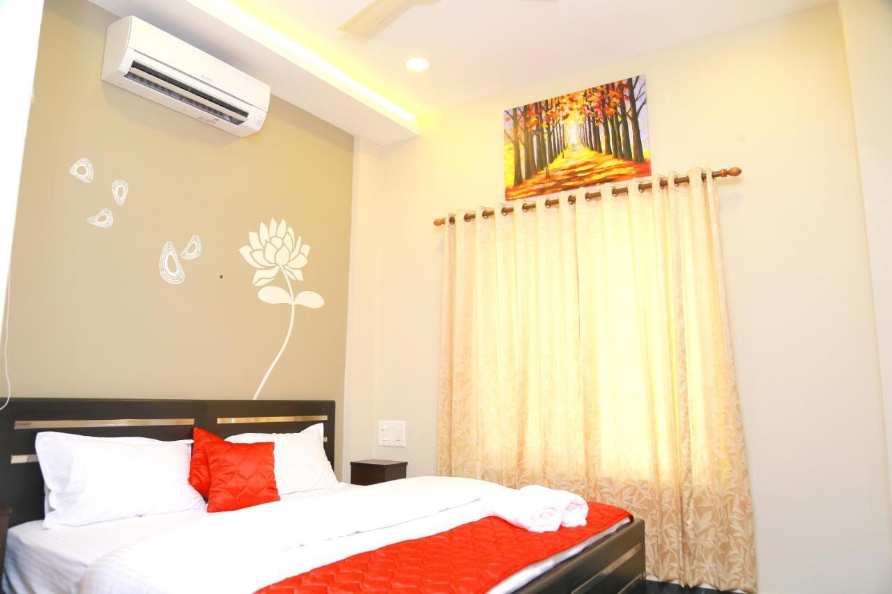Hotel Metro Residency Kochi Esterno foto