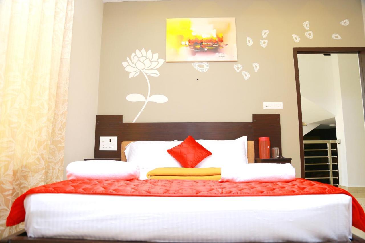 Hotel Metro Residency Kochi Esterno foto