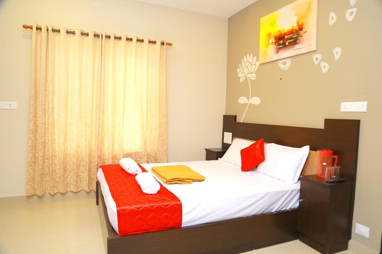 Hotel Metro Residency Kochi Esterno foto