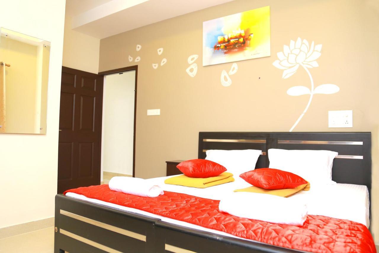 Hotel Metro Residency Kochi Esterno foto