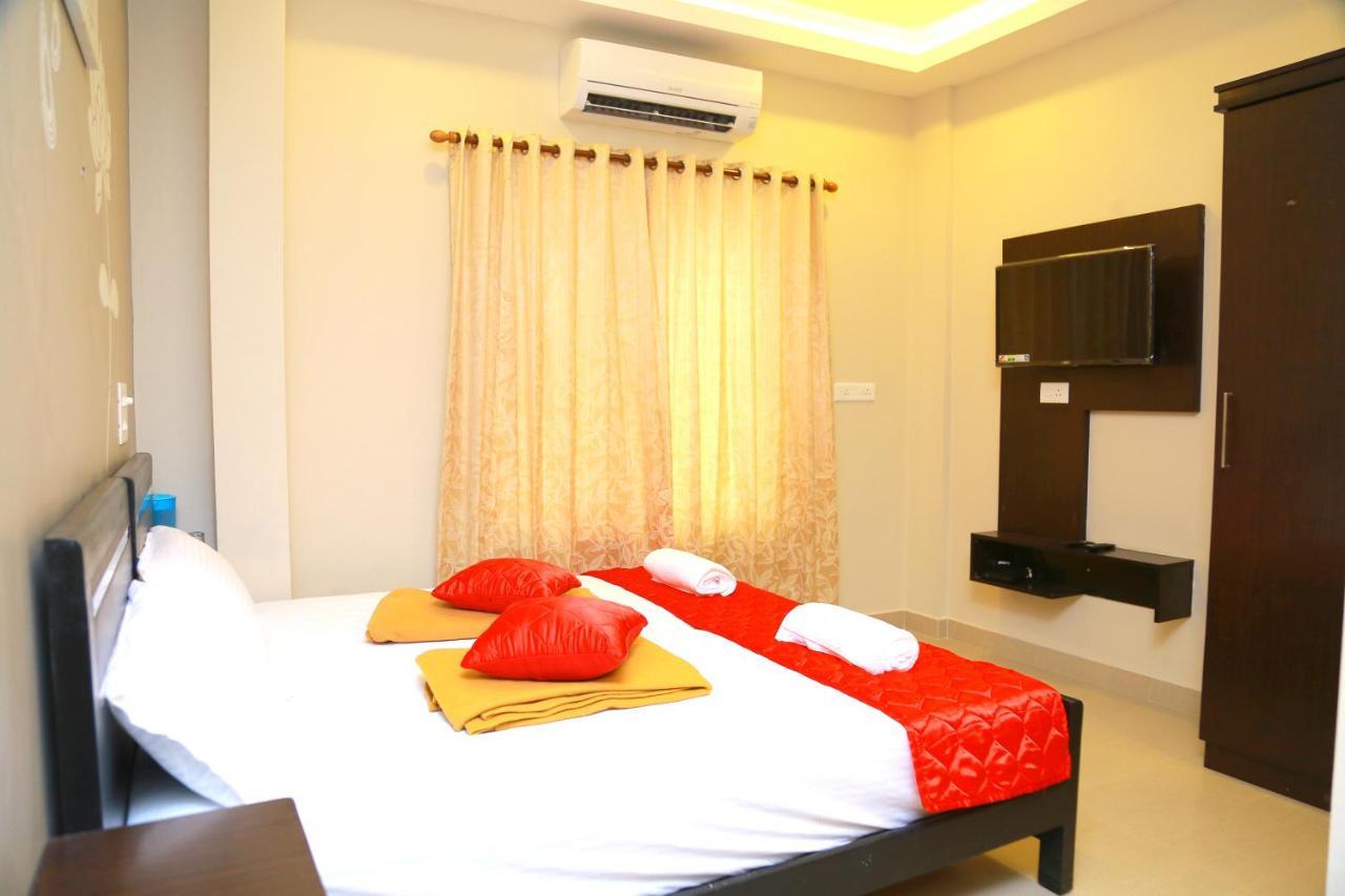Hotel Metro Residency Kochi Esterno foto
