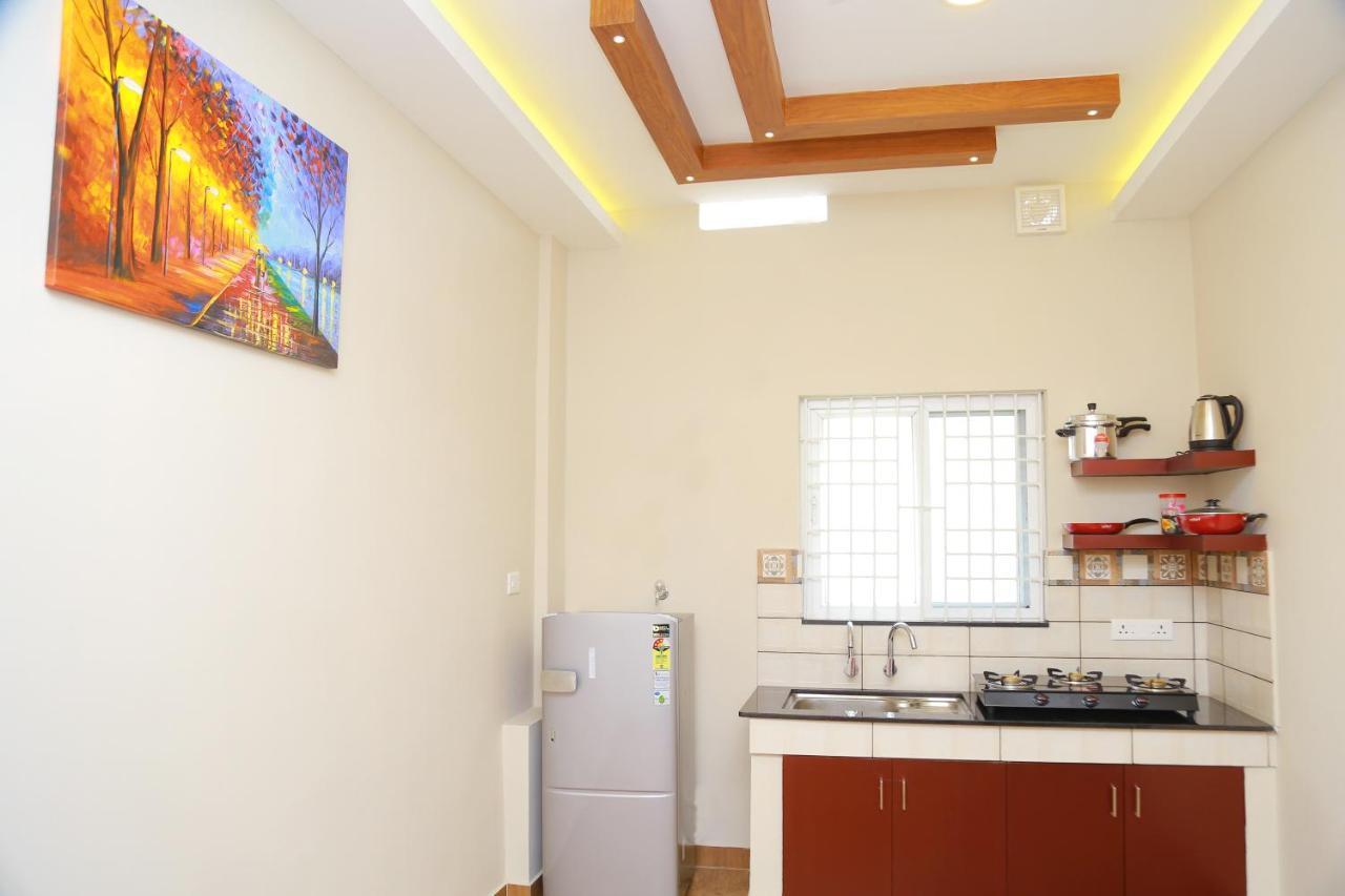 Hotel Metro Residency Kochi Esterno foto