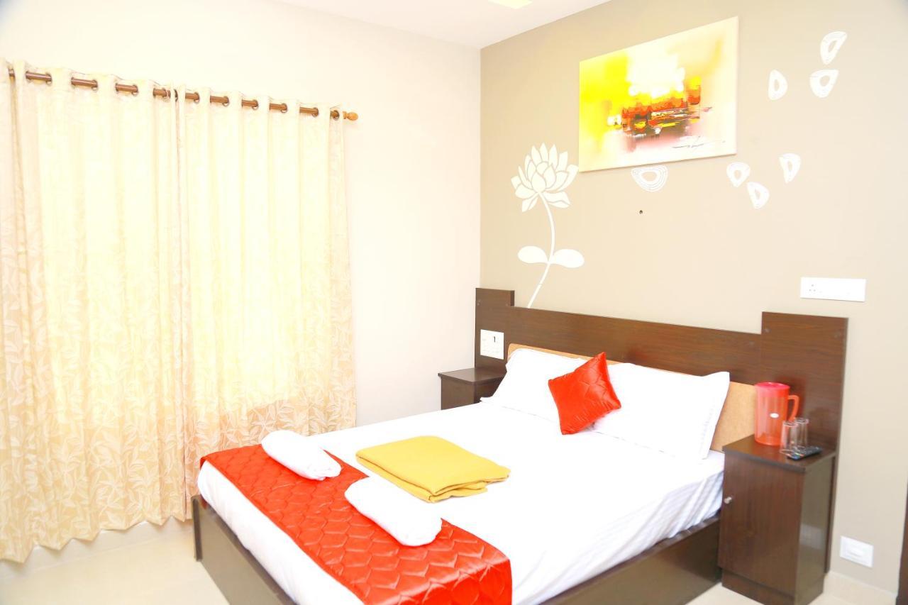 Hotel Metro Residency Kochi Esterno foto
