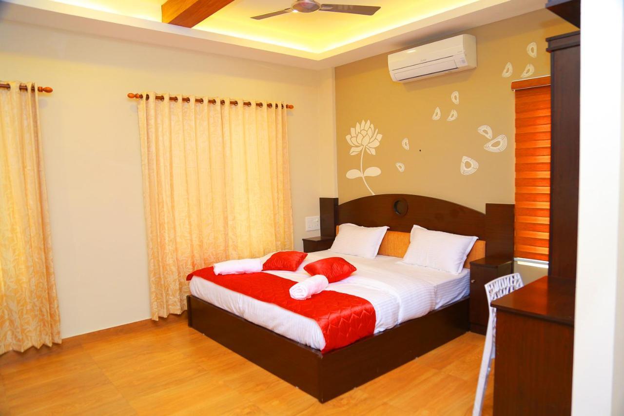 Hotel Metro Residency Kochi Esterno foto
