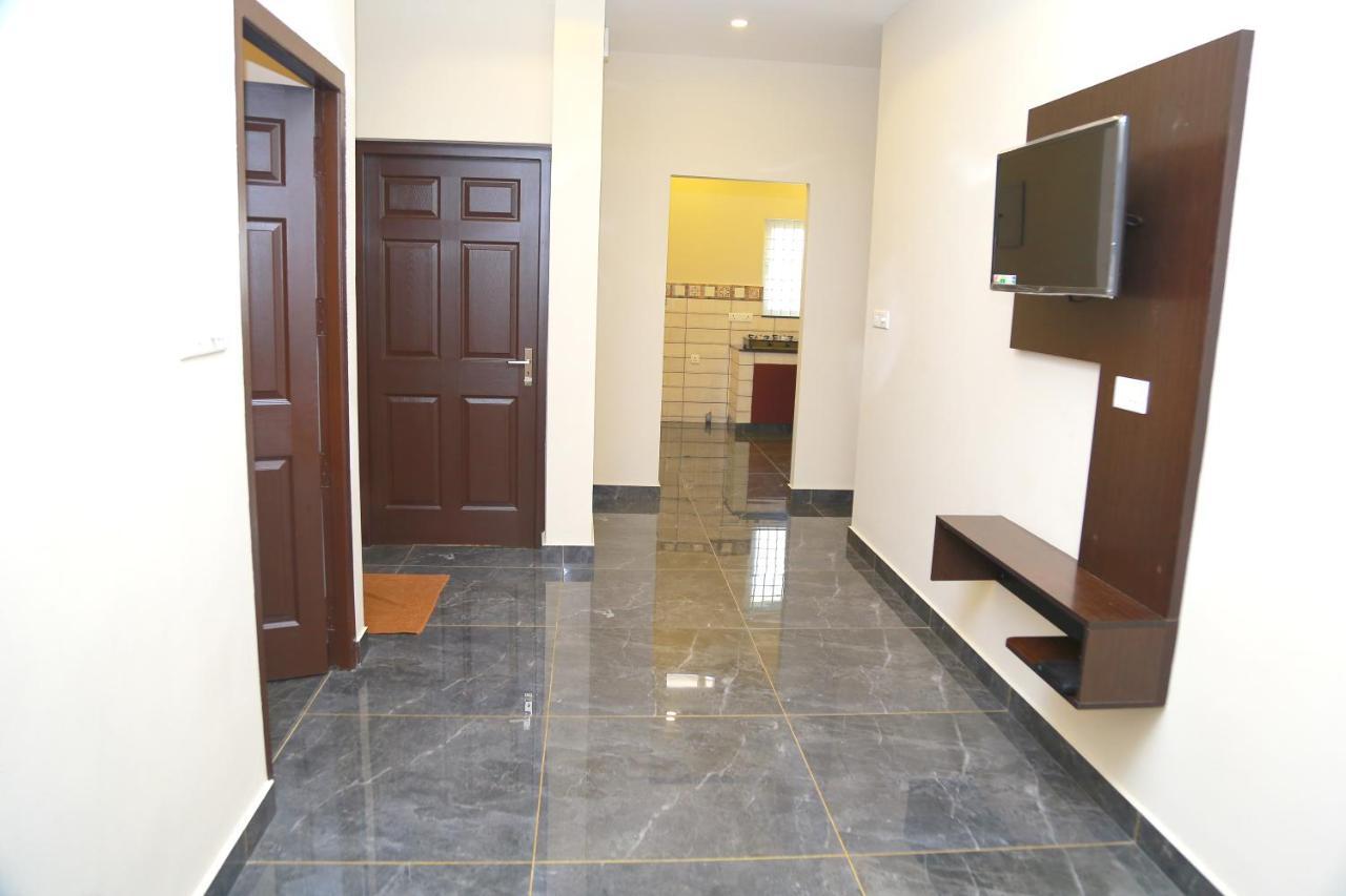 Hotel Metro Residency Kochi Esterno foto
