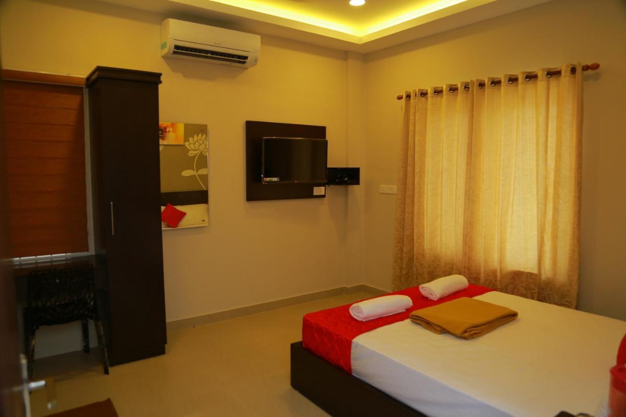 Hotel Metro Residency Kochi Esterno foto