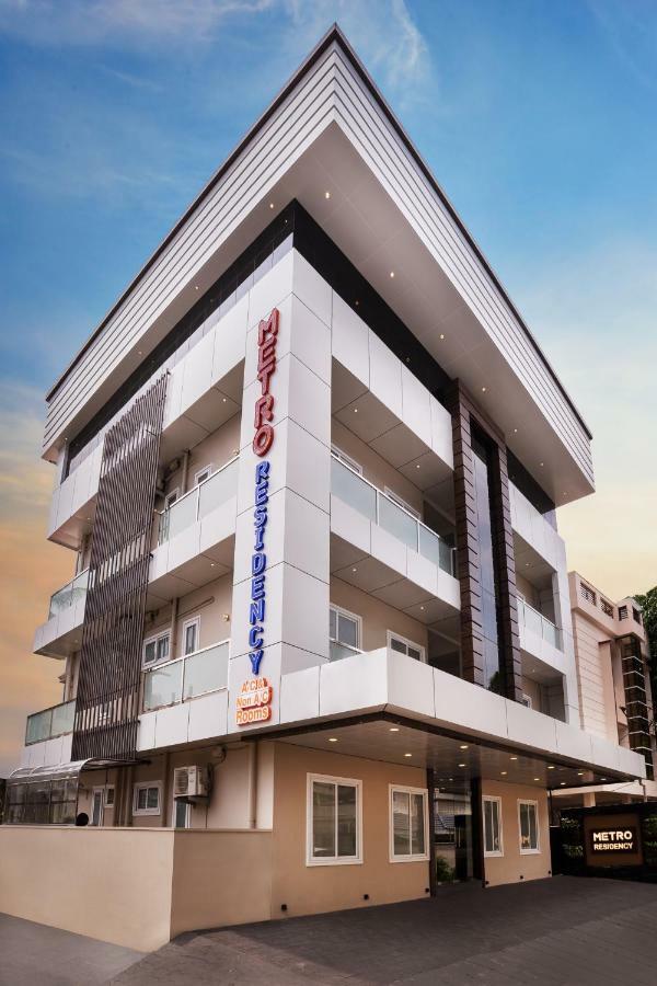 Hotel Metro Residency Kochi Esterno foto