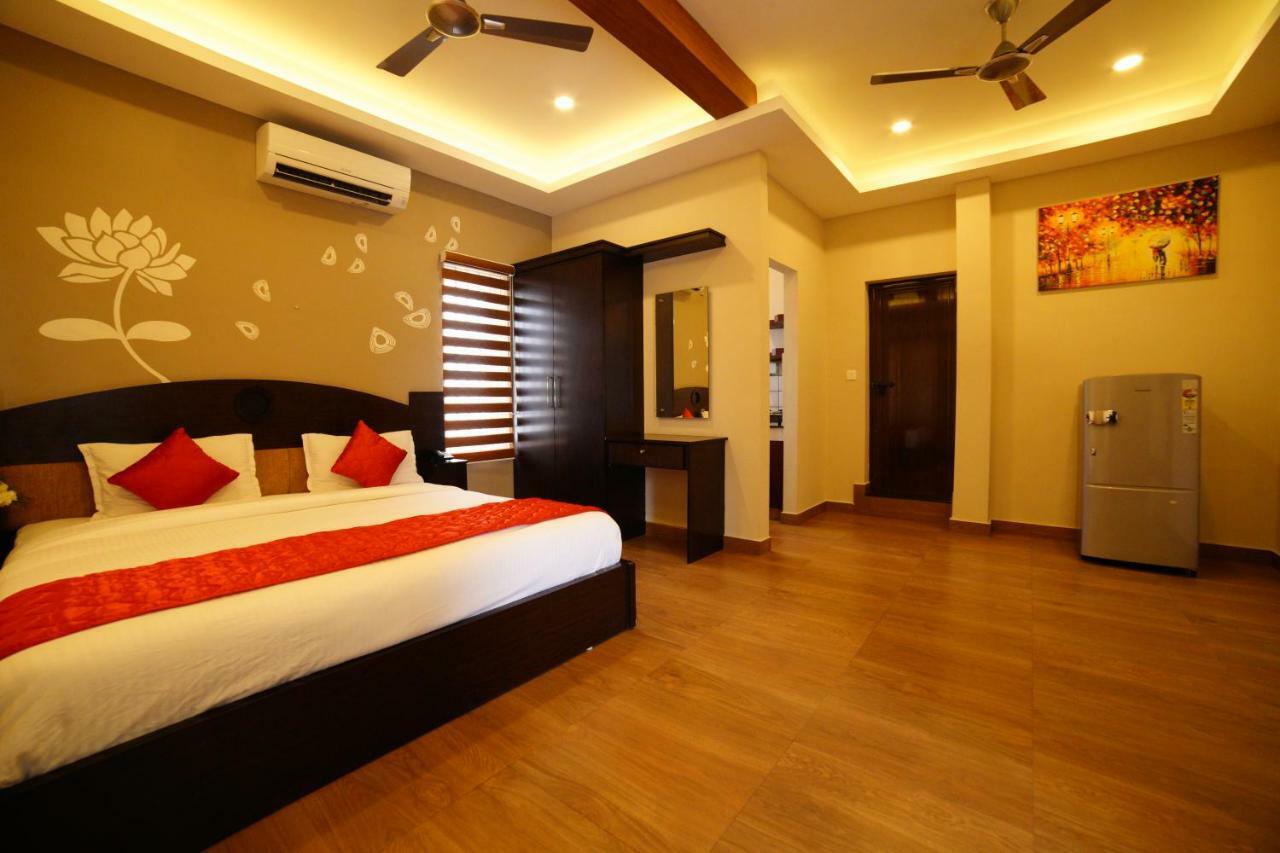 Hotel Metro Residency Kochi Esterno foto