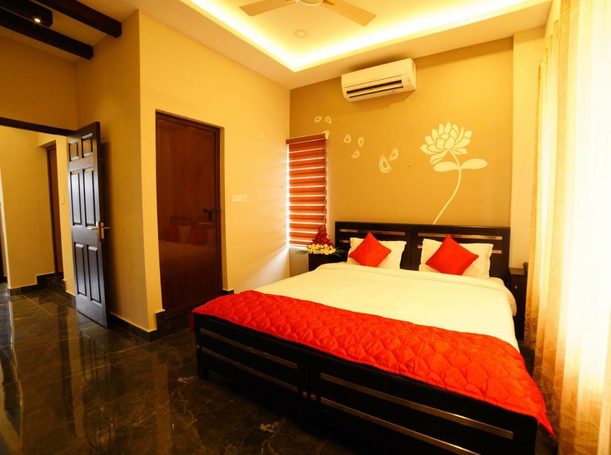 Hotel Metro Residency Kochi Esterno foto