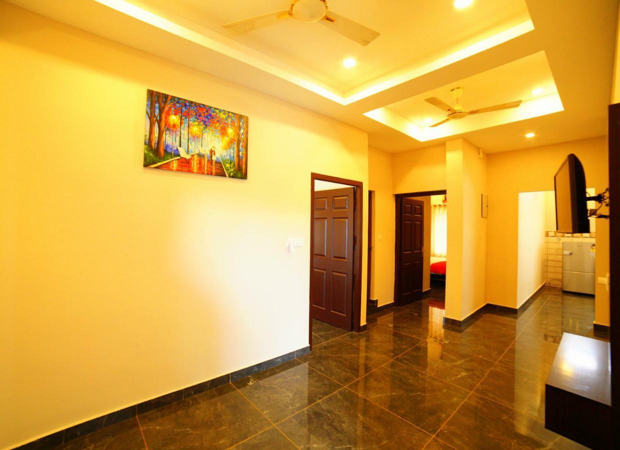 Hotel Metro Residency Kochi Esterno foto