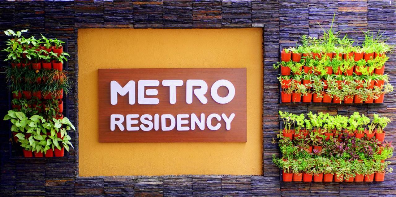 Hotel Metro Residency Kochi Esterno foto